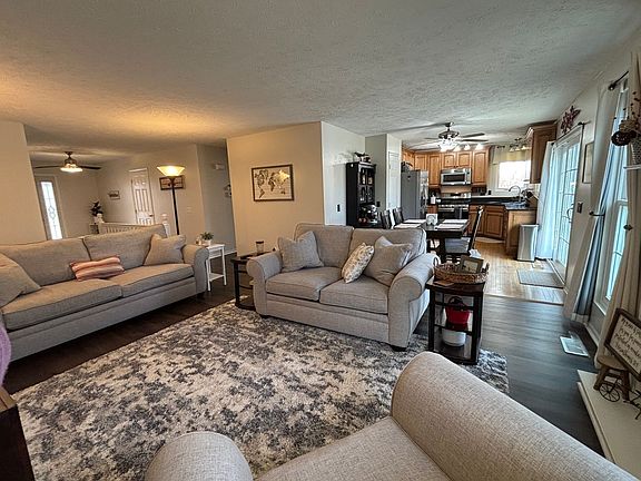 3rd image of 2919 Blackhawk Dr
