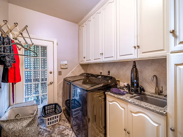 1115 Amanda Dr — Photo 16