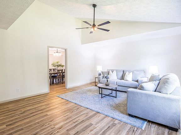 3rd image of 1206 Louise Dr SE