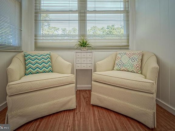 5th image of 67 Kennedy Dr #B
