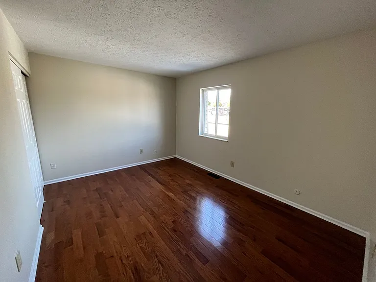 450 E Norwich Ave — Photo 7