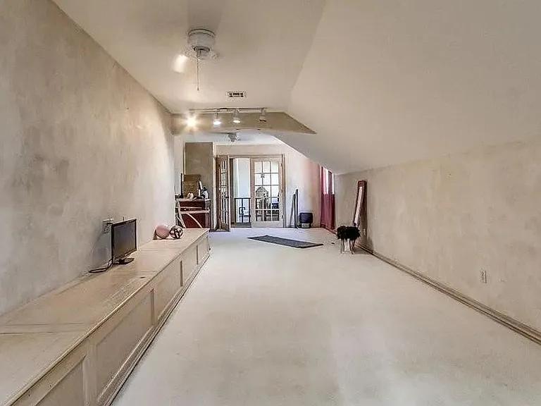 1408 Fox View Ct — Photo 19