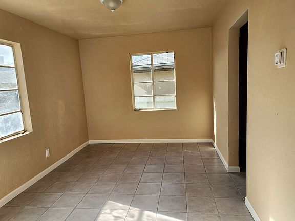 3rd image of 324 Woodrow Ave #1/2
