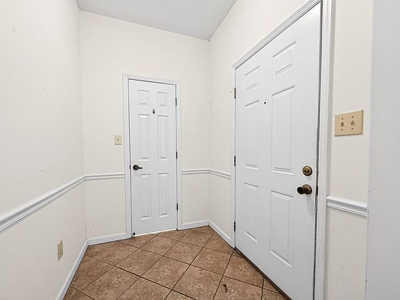 4th image of 4200 Bridgecrest Dr