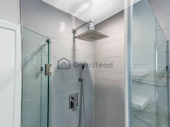 4th image of 18169 Andrea Cir N