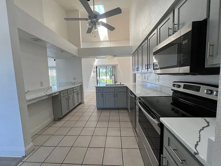 2092 Rio De Janeiro Ave — Photo 7