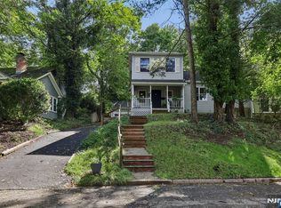 6 Valley Pl, Tenafly, NJ 07670