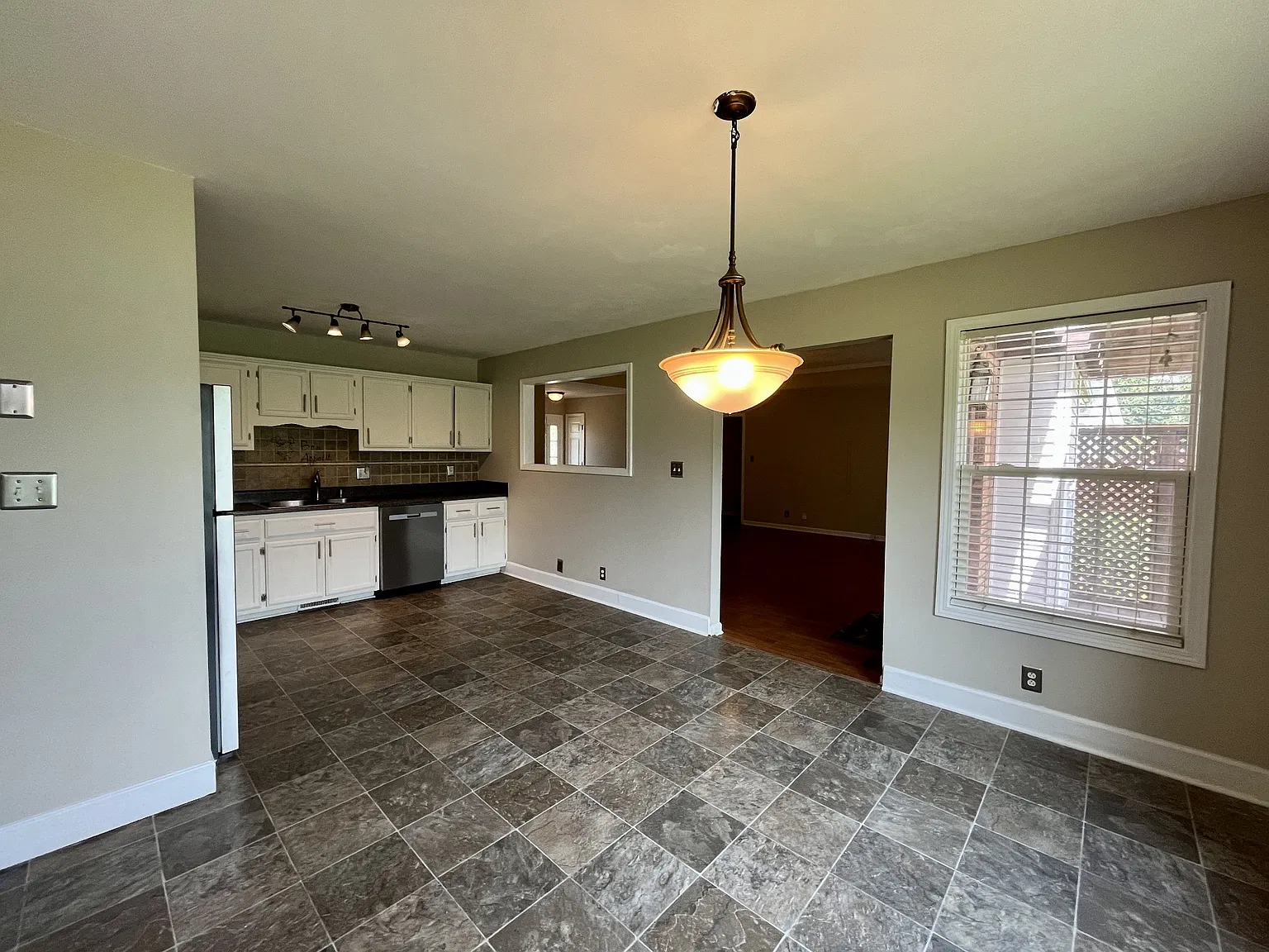 3 bed, 1579 sqft, $1,750 — Photo 3