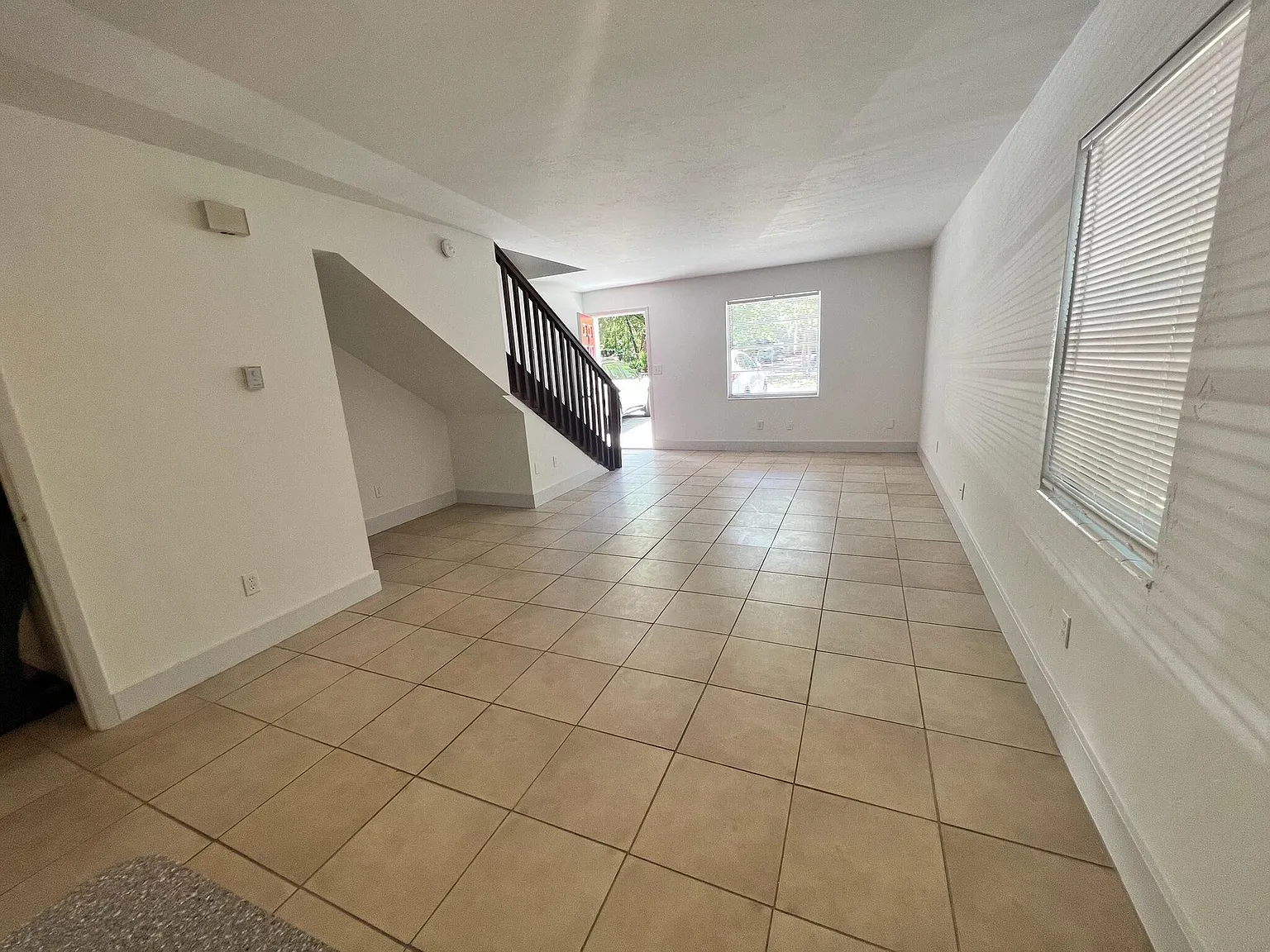 2 bed, 1.5 bath, 4290 sqft, $1,400 — Photo 4