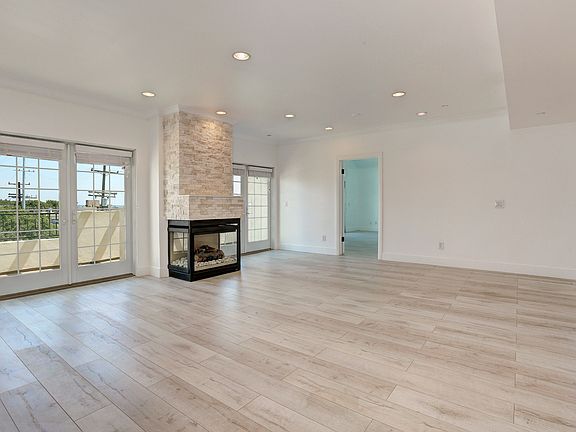 4th image of 1135 Rexford Dr Unit 401
