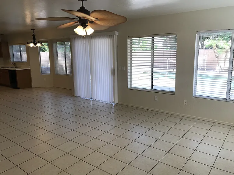 1710 W Houston Ave — Photo 12