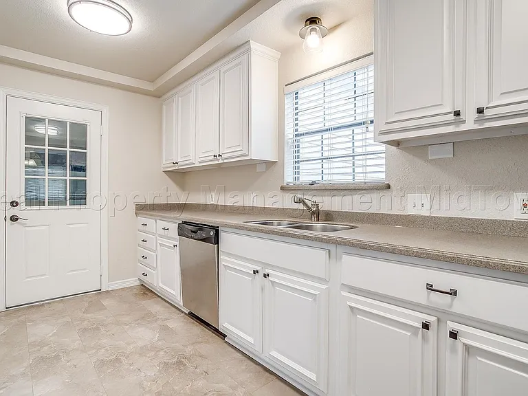 1813 Thomas Pl — Photo 17