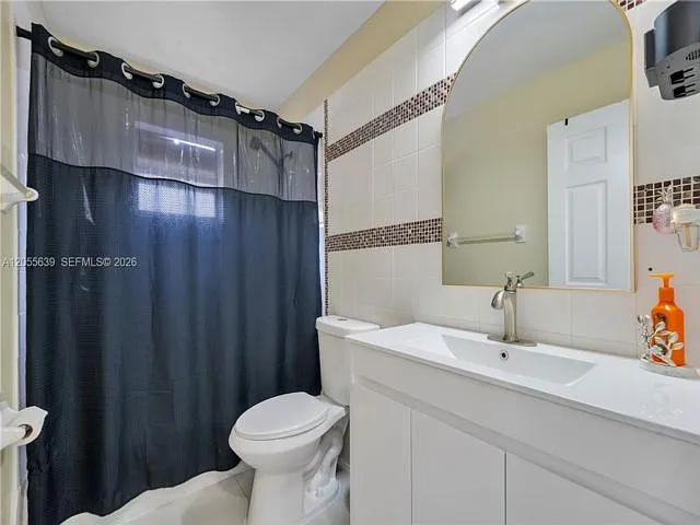 3 bed, 2.0 bath, 1348 sqft, $3,440 — Photo 3