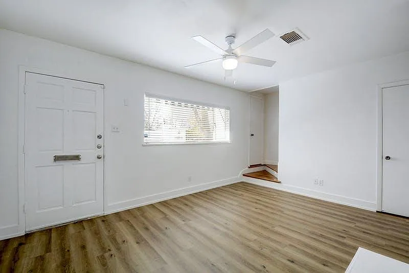 2401 Winsted Ln — Photo 3