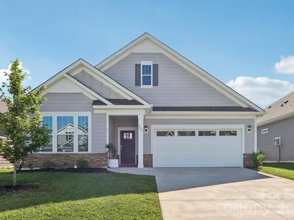 505 Fox Cove Rd, Hendersonville, NC 28792