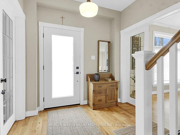 4th image of 3276 Barlow Cres