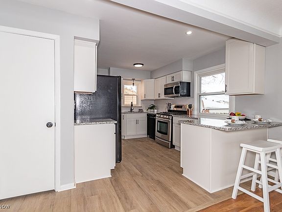 5th image of 1660 Dennis Dr