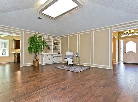 3rd image of 1109 Eton Dr