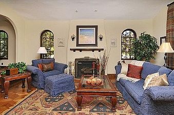 Living room :: 1615 Willow Avenue