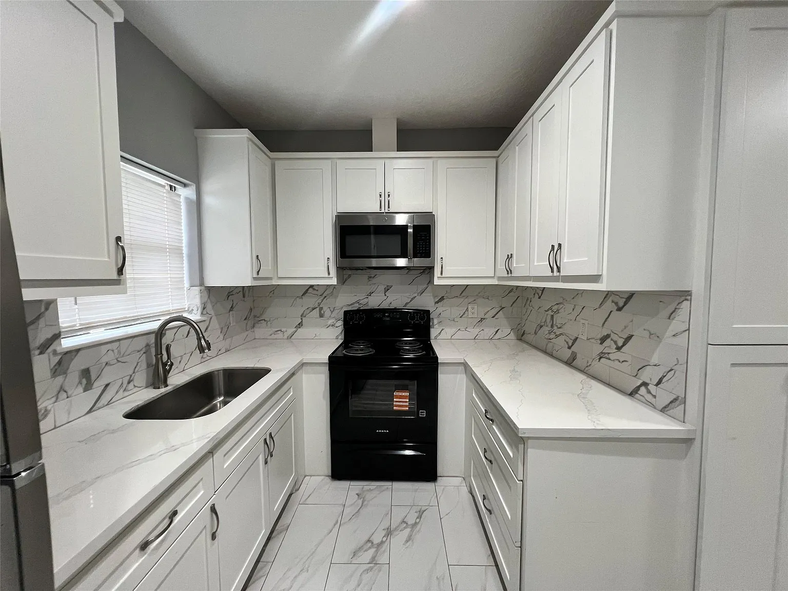 1 bed, 1.0 bath, 873 sqft, $1,200 — Photo 2