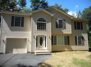 1133 Thunder Dr, Pocono Summit, PA