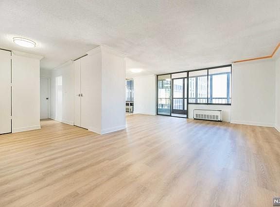 5th image of 300 Winston Dr APT 2707
