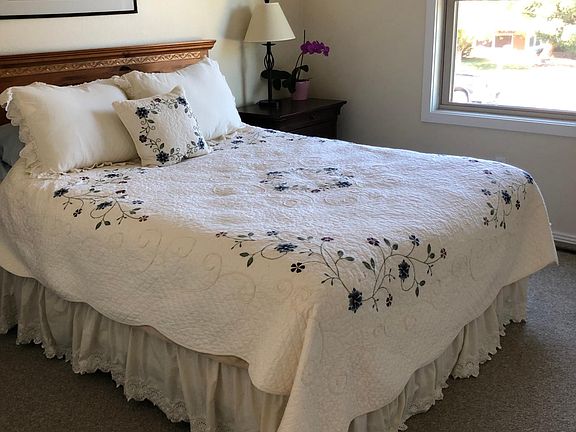 Second bedroom with Mountain Views and large closet.