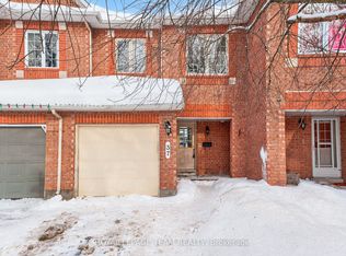 37 Flowertree Cres, Ottawa, ON K2M 2R8