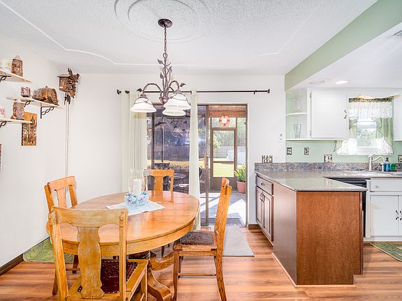 4th image of 3085 Sharon Dr