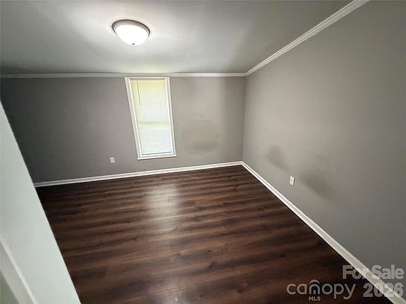 5th image of 1104 Spann St