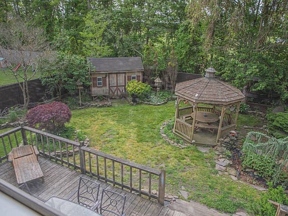 5th image of 60 Appel Dr E