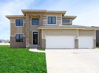 1833 Falcon Dr, Polk City, IA 50226
