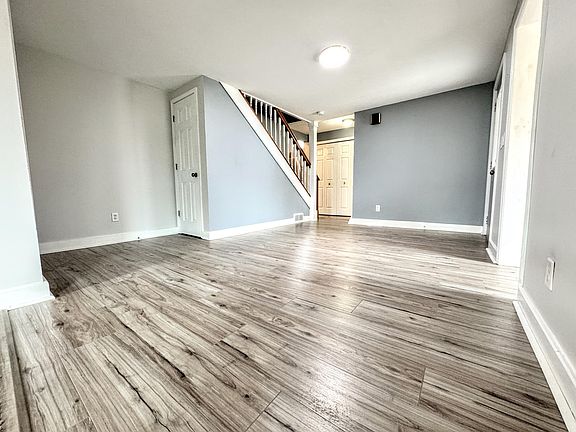 4th image of 919 Bjornson St