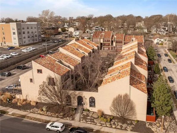 1111 W 46th St APT 56, Kansas City, MO 64112