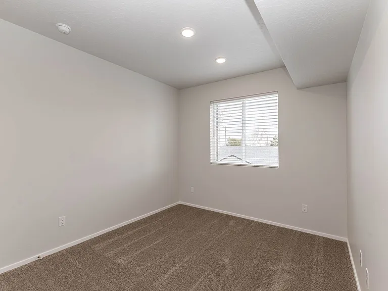 550 N Haskett St — Photo 8