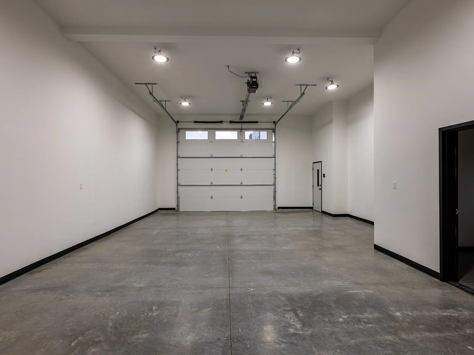 2 bed, 2.5 bath, 2494 sqft, $4,500 — Photo 4