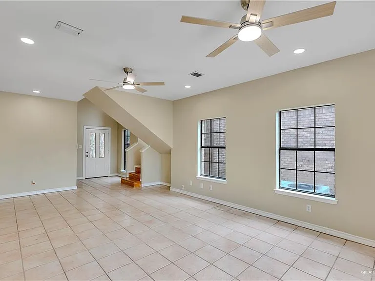 3209 Black Oak Ln — Photo 6