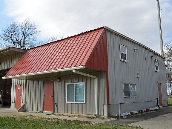 5th image of 207 E Market St