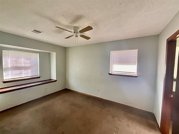 5th image of 809 Woodland Way
