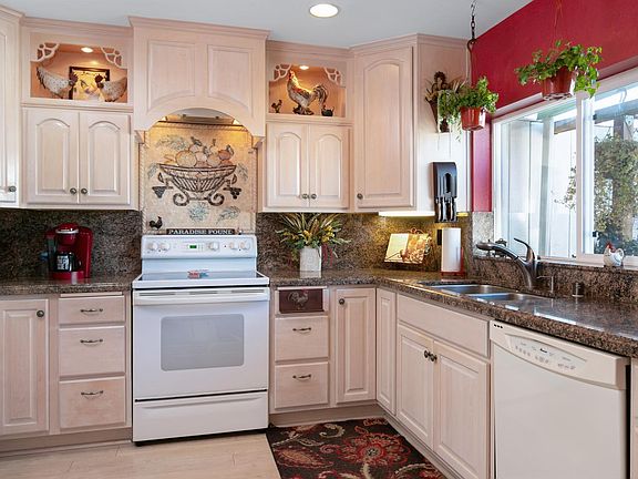 133 W Alta Green-010-11-Kitchen-MLS_Size