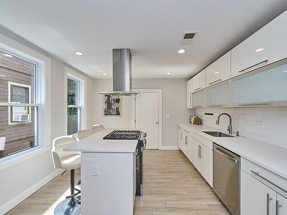 5th image of 20 Marie Ave #1