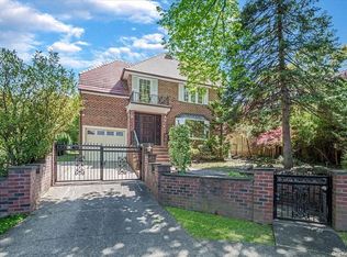 152 77th Ave, Forest Hills, NY 11375