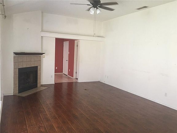 3rd image of 509 Picketts Dr