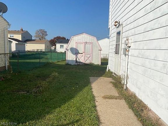 3rd image of 968 E 347th St