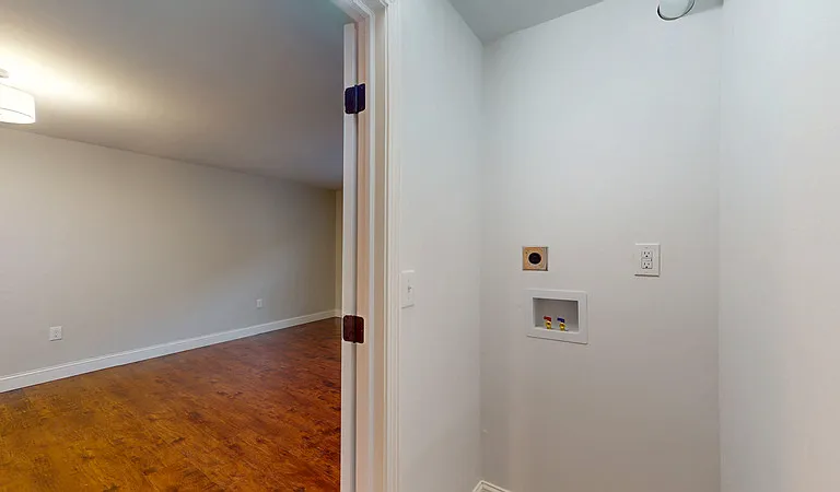 569 Center St — Photo 10
