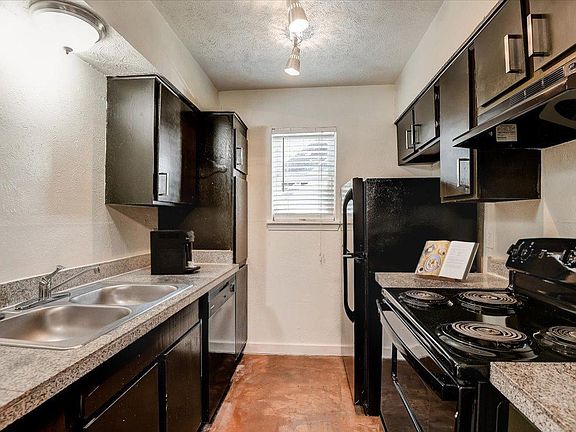 4th image of 425 Fulton St #53691e80e