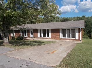 212 E Legion Cir, Pikeville, TN 37367