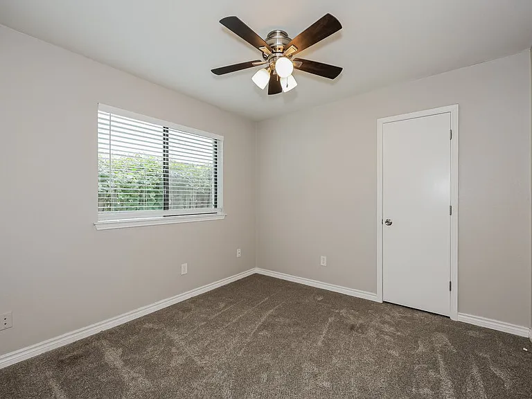 522 Chancellorsville Dr — Photo 13