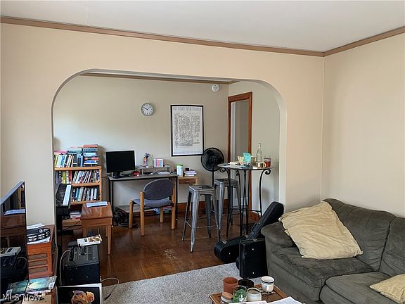 3rd image of 645 W Park Ave