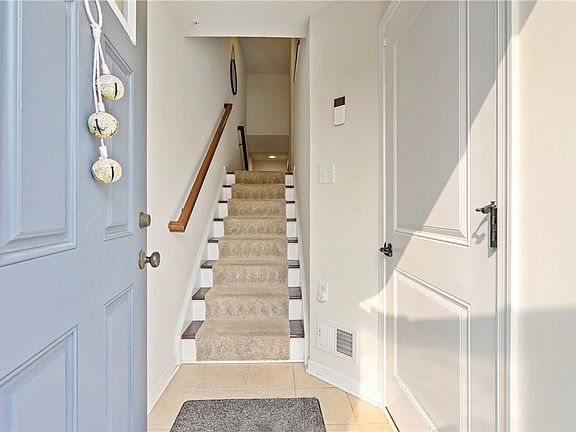 4th image of 107 Mews Ln